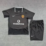 Kit de niño Manchester United retro 03/04