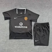 Kit de niño Manchester United retro 03/04