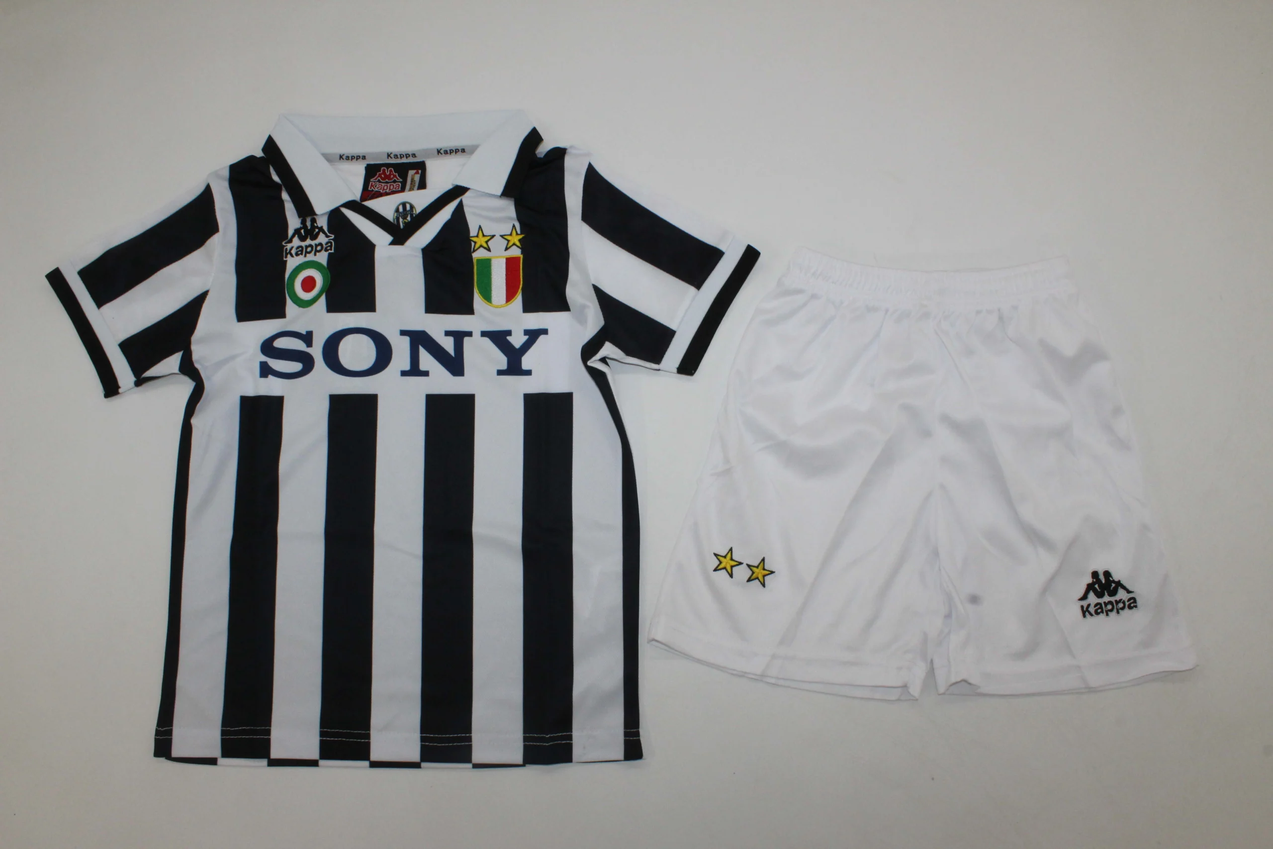 3e4bcb8d Kit de niño Juventus retro 95/96 - Imagen 1
