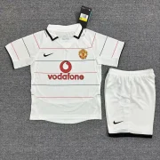Kit de niño Manchester United retro 03/05