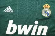 Kit de niño Real Madrid retro 12/13 alternativa - Imagen 11