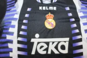 Kit de niño Real Madrid retro 97/98 alternativa - Imagen 6
