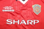 Kit de niño Manchester United retro 99/00 local - Imagen 15
