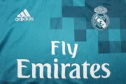 Kit de niño Real Madrid retro 17/18 local - Imagen 3