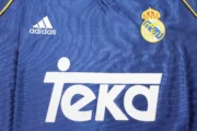 Kit de niño Real Madrid retro 98/99 alternativa - Imagen 4