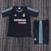 Kit de niño Real Madrid retro 03/04 visitante