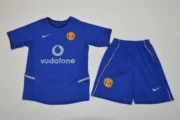 Kit de niño Manchester United retro 02/04 alternativa