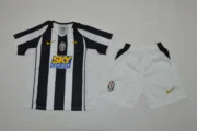 Kit de niño Juventus retro 04/05