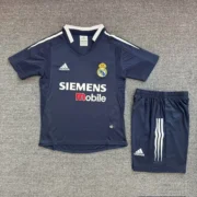 Kit de niño Real Madrid retro 04/05 visitante