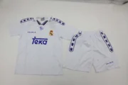 Kit de niño Real Madrid retro 94/96 local