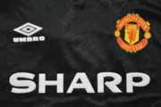 Kit de niño Manchester United retro 98/99 alternativa - Imagen 4