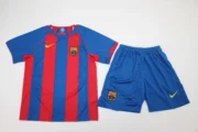Kit de niño Barcelona retro 04/05 local