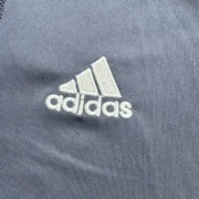 Kit de niño Real Madrid retro 04/05 visitante - Imagen 2