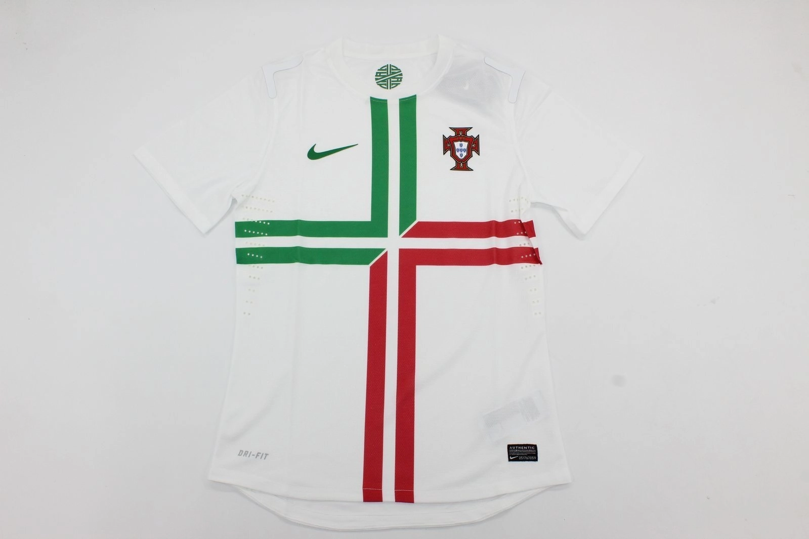 062b206e Portugal retro 2012 visitante versión jugador - Imagen 1