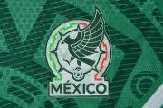 México local manga larga 2026 versión jugador - Imagen 2