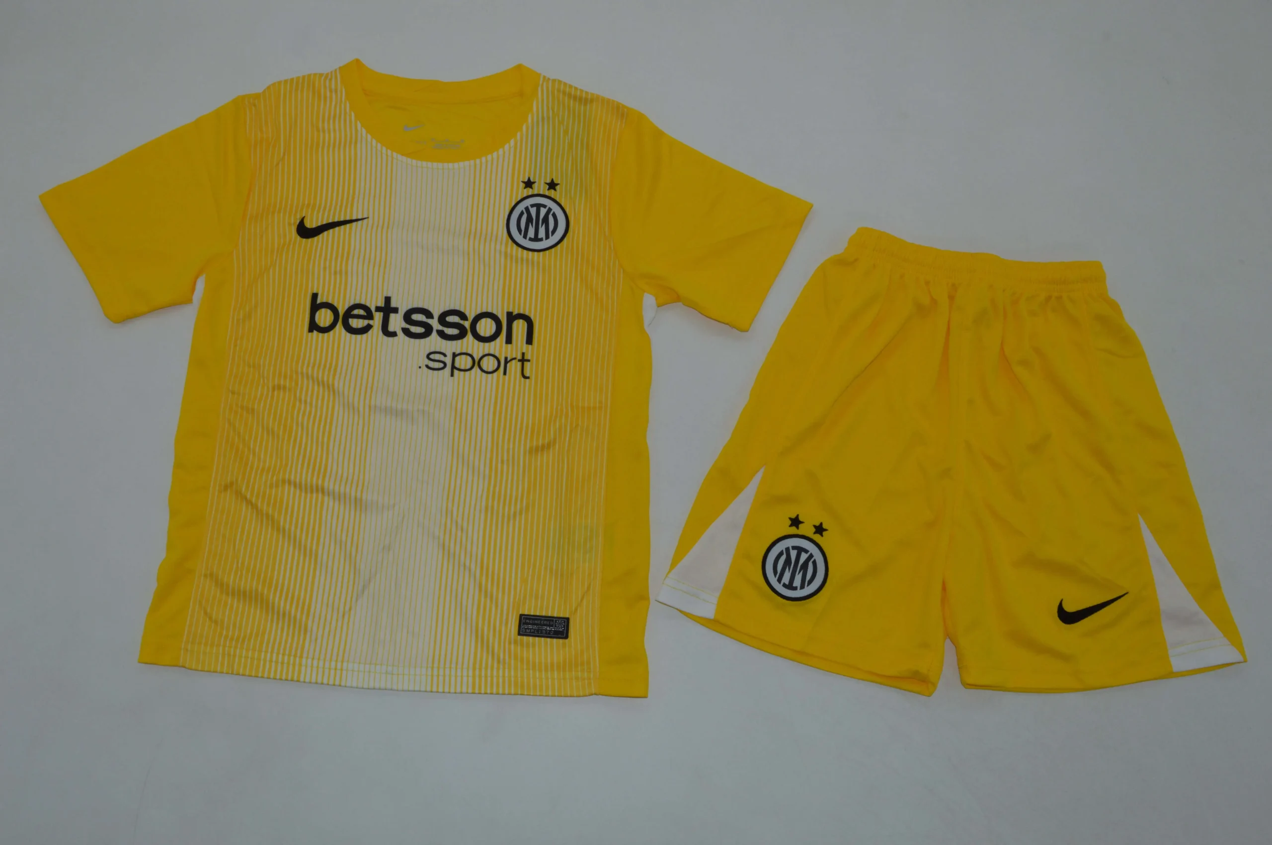 4188cfb3 Kit de niño Inter de Milán portero color amarillo 25/26 - Imagen 1