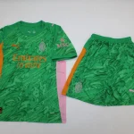 Kit de niño Milán portero color verde 25/26