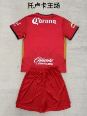 Kit de niño Toluca local 25/26 - Imagen 2