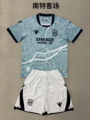 Kit de niño Nantes visitante 25/26