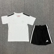 Kit de niño Colo-Colo local 26/27 - Imagen 2