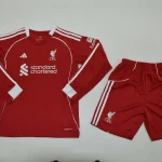 Kit de niño Liverpool local 25/26 manga larga