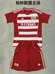 Kit de niño Unión Berlín local 25/26