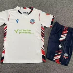Kit de niño Bolton local 25/26