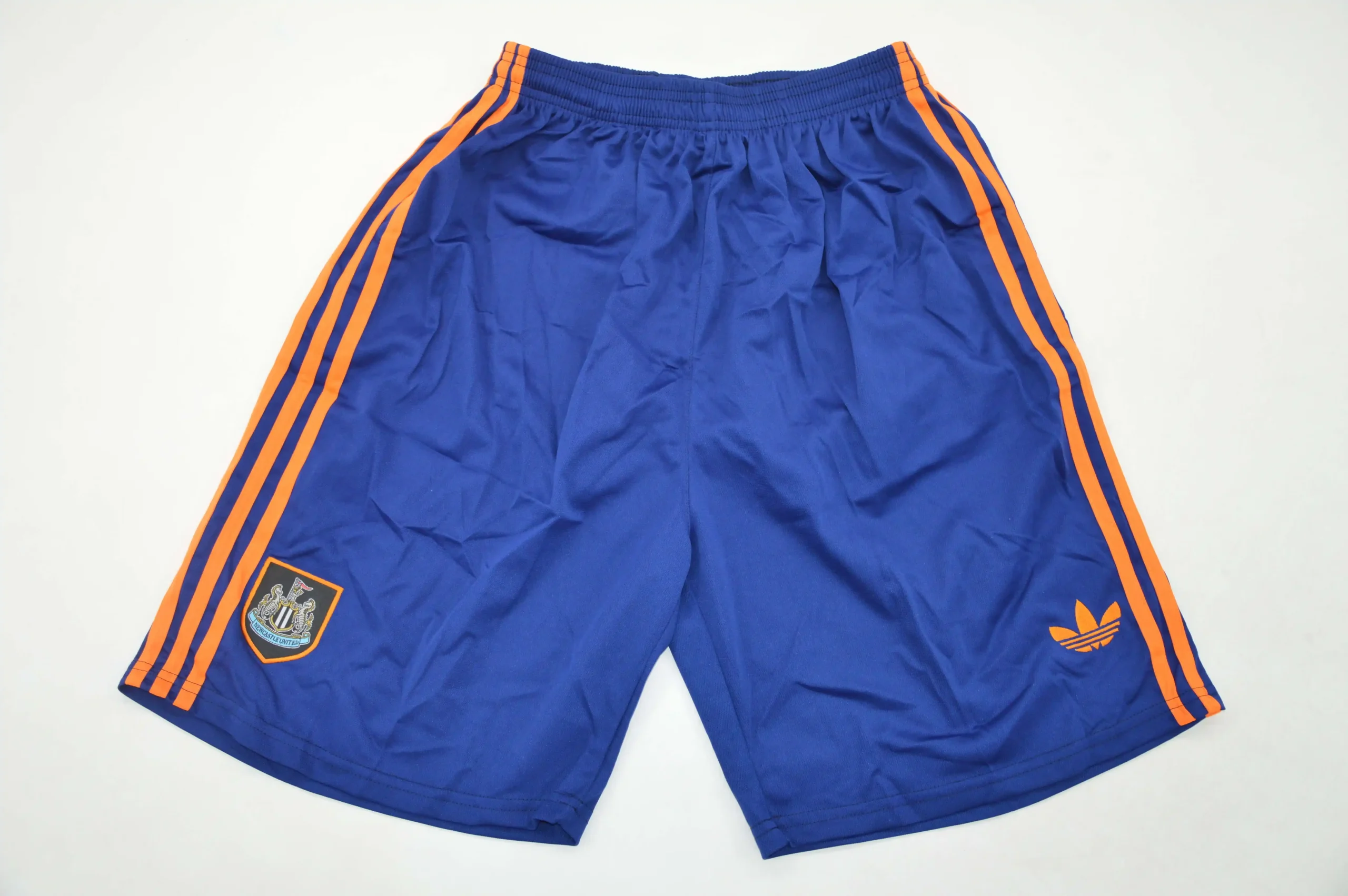 4a29af72 Short Newcastle United alternativa 25/26 - Imagen 1