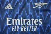 Kit de niño Arsenal visitante 25/26 manga larga - Imagen 13