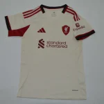 Liverpool visitante 25/26 versión femenina