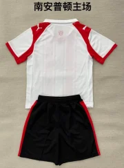 Kit de niño Southampton local 25/26 - Imagen 2