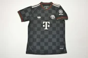 Kit de niño Bayern Münich alternativa 25/26 - Imagen 2