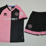 Kit de niño QPR visitante 25/26