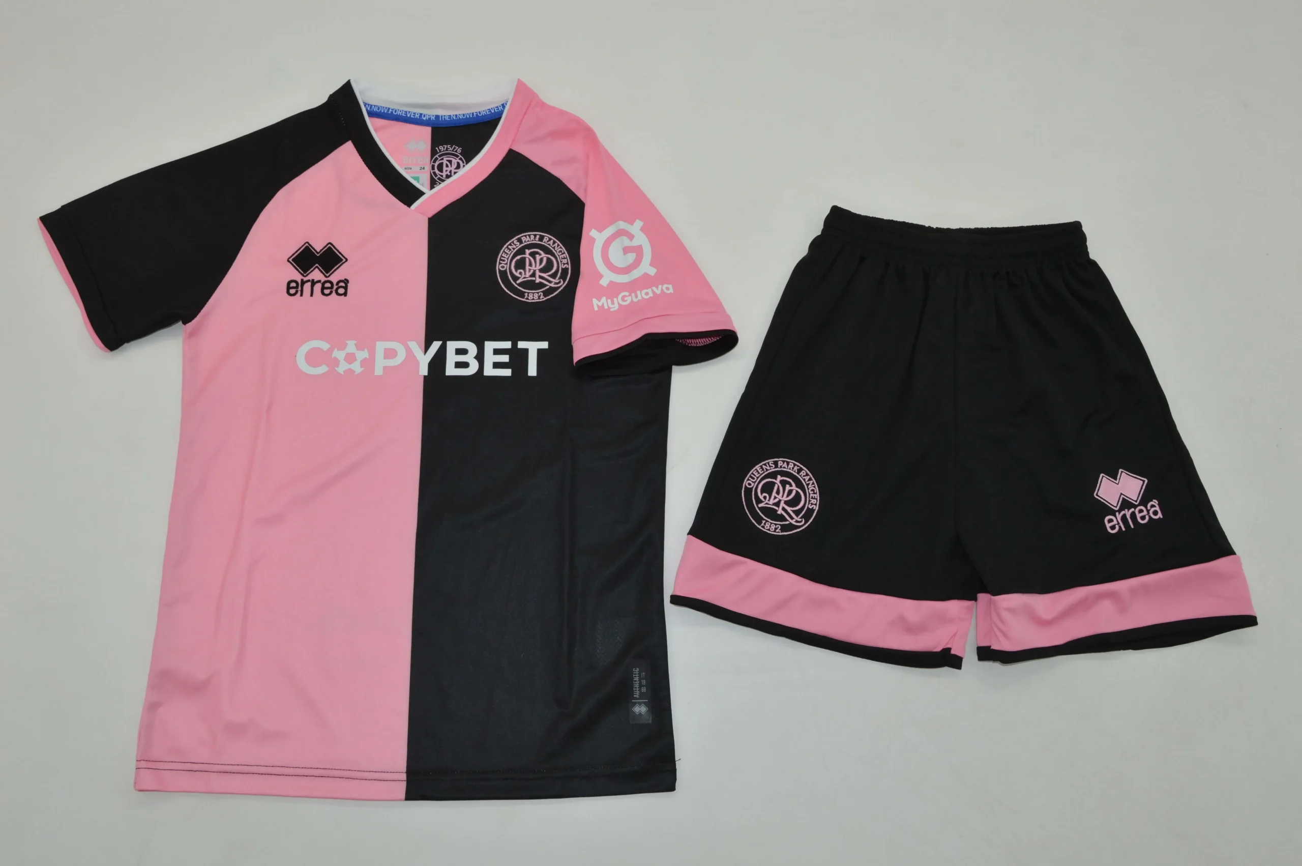 7e412707 Kit de niño QPR visitante 25/26 - Imagen 1
