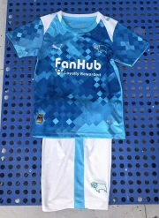 Kit de niño Derby Country alternativa 25/26