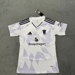 Manchester United visitante 25/26 versión femenina