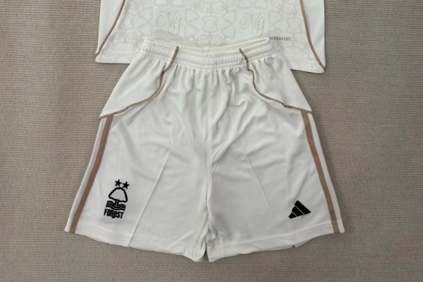 92176736 Short Nottingham Forest visitante 25/26 - Imagen 1