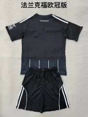 Kit de niño Eintracht Frankfurt edición Champions League 25/26 - Imagen 2