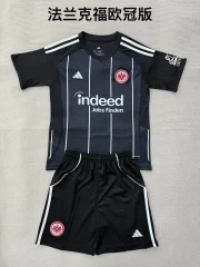 Kit de niño Eintracht Frankfurt edición Champions League 25/26