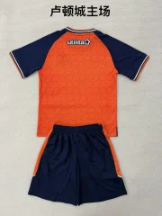 Kit de niño Luton Town local 25/26 - Imagen 2