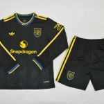 Kit de niño Manchester United alternativa 25/26 manga larga