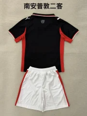 Kit de niño Southampton alternativa 25/26 - Imagen 2