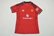Manchester United local 25/26 versión femenina