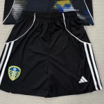 Short Leeds United alternativa 25/26