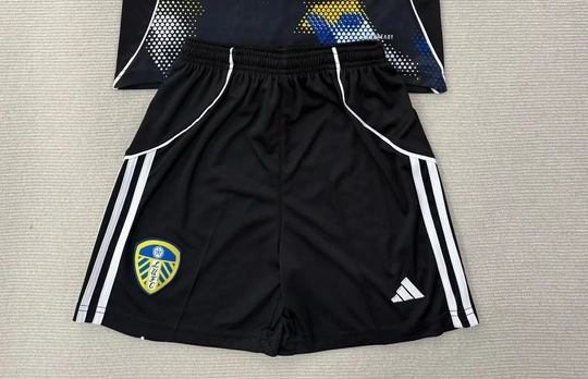 d4541e18 Short Leeds United alternativa 25/26 - Imagen 1