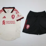 Kit de niño Liverpool visitante 25/26 versión jugador