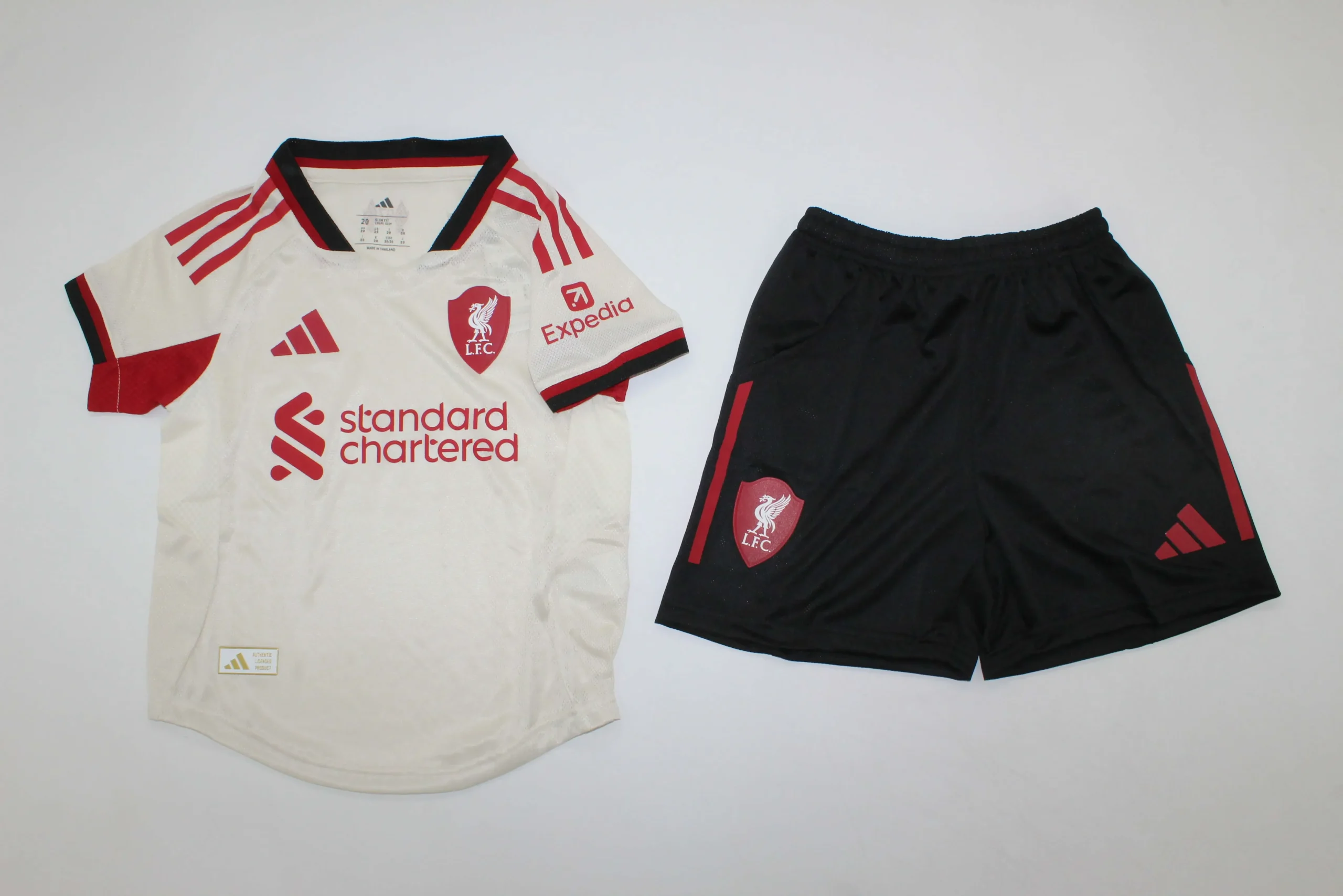 dbb273d8 Kit de niño Liverpool visitante 25/26 versión jugador - Imagen 1