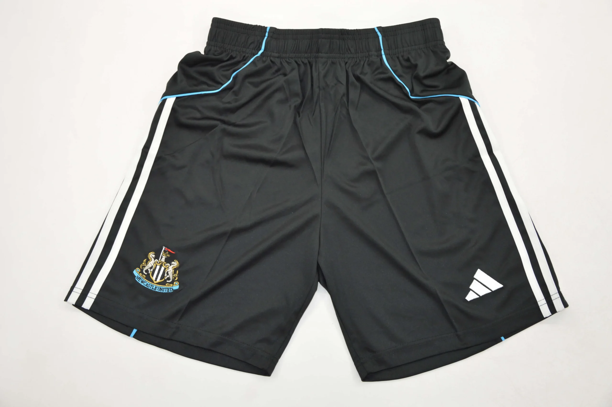 ecaacf9c Short Newcastle United local 25/26 - Imagen 1