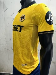 Wolves local 25/26 versión jugador - Imagen 2