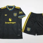 Kit de niño Manchester United alternativa 25/26